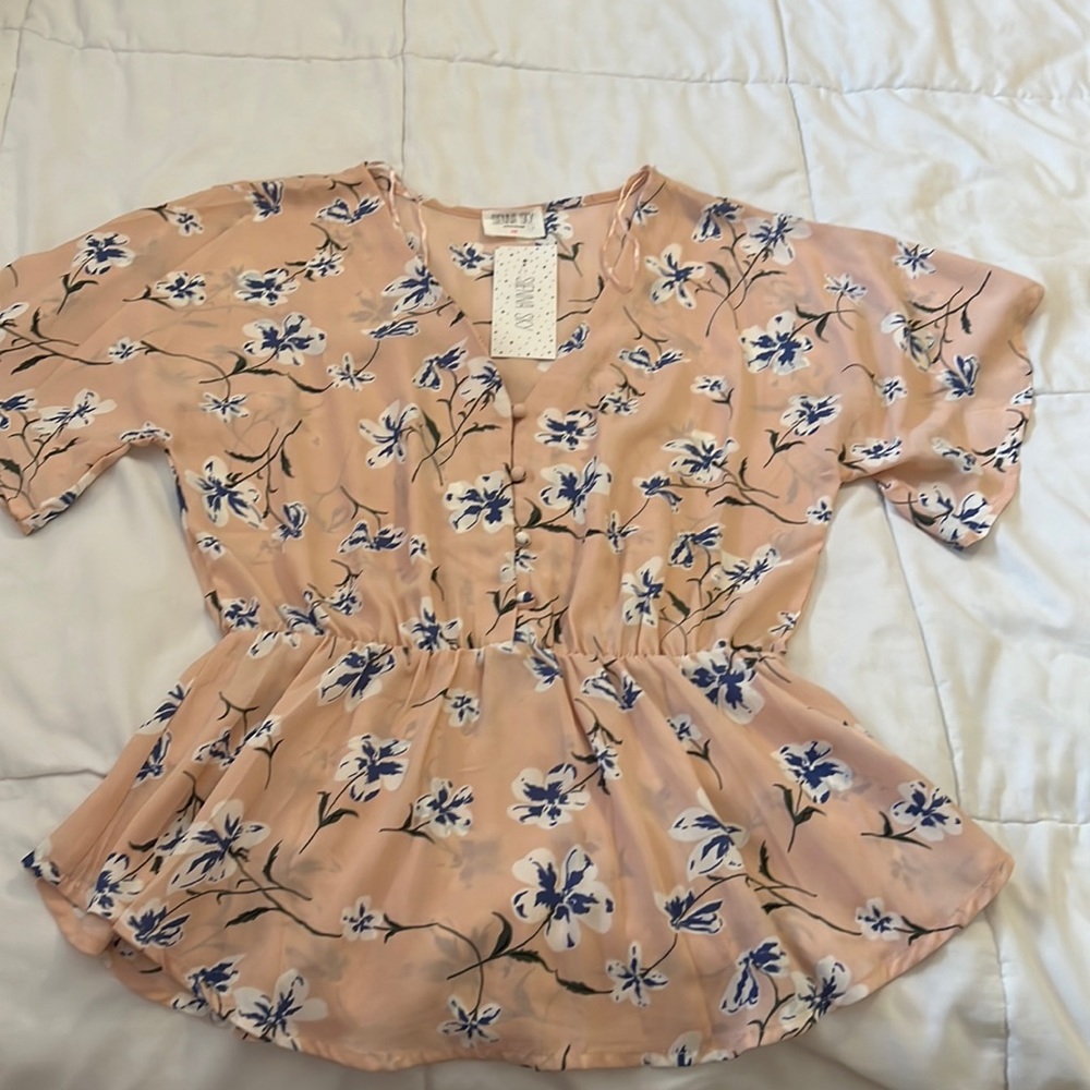 Brand new!!! Delicate, beautiful colors and design.